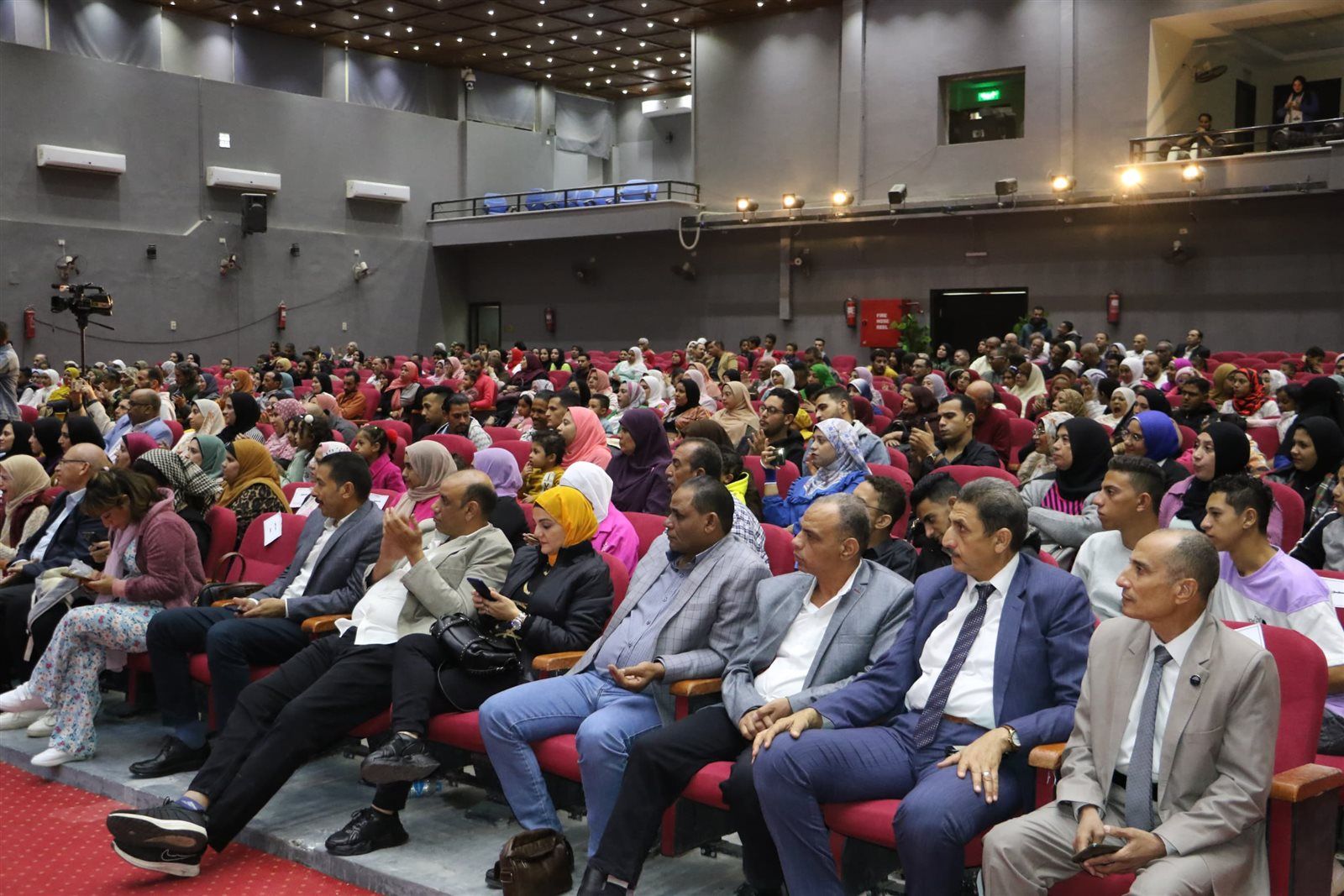 رئيس قصور الثقافة ونائب محافظ الوادي الجديد يشهدان حفل تخرج "ابدأ حلمك" بالخارجة