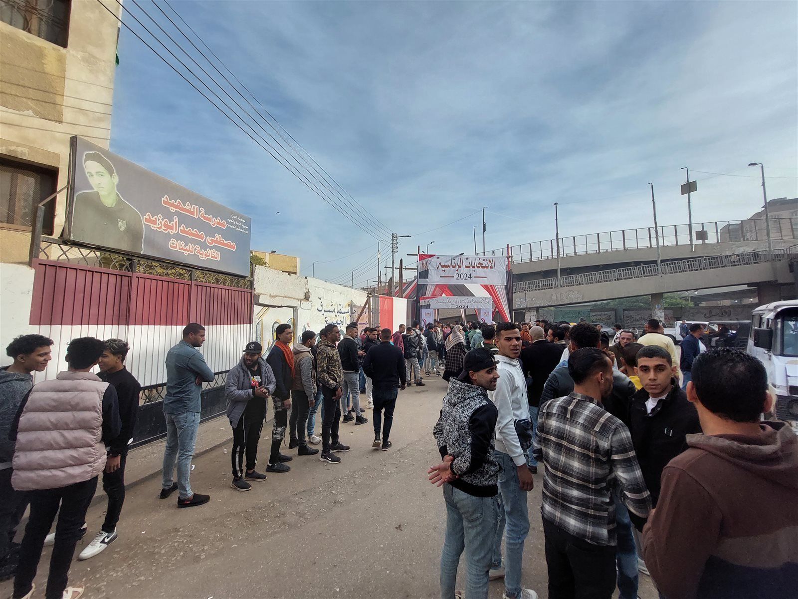 توافد مكثف للناخبين على لجان البدرشين للتصويت في انتخابات الرئاسة (صور)