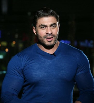 الفنان خالد سليم.. يحلق شعره زيرو على الهواء بسبب مؤثر بالفيديو