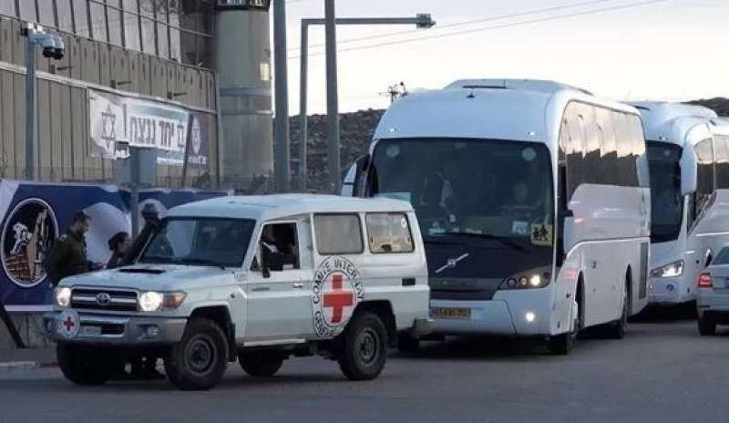 وصول 114 أسيرا فلسطينيا إلى مدينة رام الله