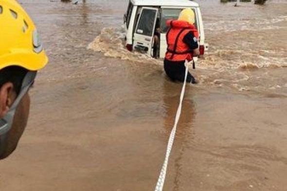 وفاة سوداني وإنقاذ 41 شخصا بسبب طقس المدينة المنورة السيئ