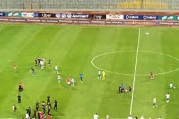 صدمة .. لاعب الزمالك التونسي يرفض مصافحة علي معلول عقب التتويج بالسوبر.. فيديو