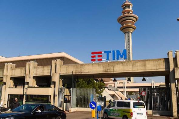 العالم اليوم - "Telecom Italia" تبيع شبكة خطوطها الأرضية بهذه القيمة