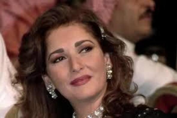 ظهور الفنانة المصرية آثار الحكيم بصورة صادمة "أصبحت سمينة وملامحها تغيرت"