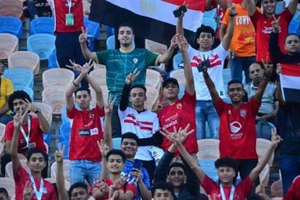 "على حب مصر جماهير الزمالك والأهلي متجمعين".. لافتة رائعة قبل مباراة منتخب الفراعنة