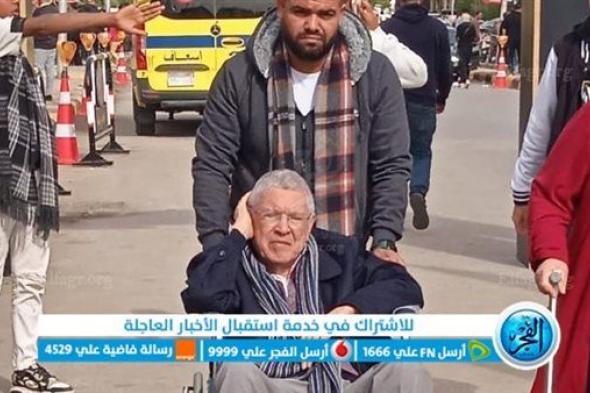 «على كرسي متحرك».. استمرار توافد كبار السن للإدلاء بأصواتهم رغم الصعوبات