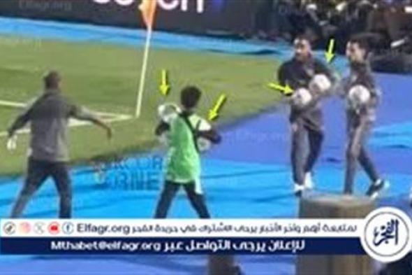 عاجل...فيديو فضيحة أطفال الزمالك يخفون الكرات في دكة البدلاء أثناء المباراة لتعطيل اللعب