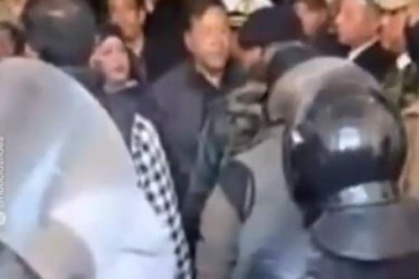 رئيس بوليفيا يصرخ في عدد من قادة الجيش بعد التخطيط لتنفيذ انقلاب (فيديو)