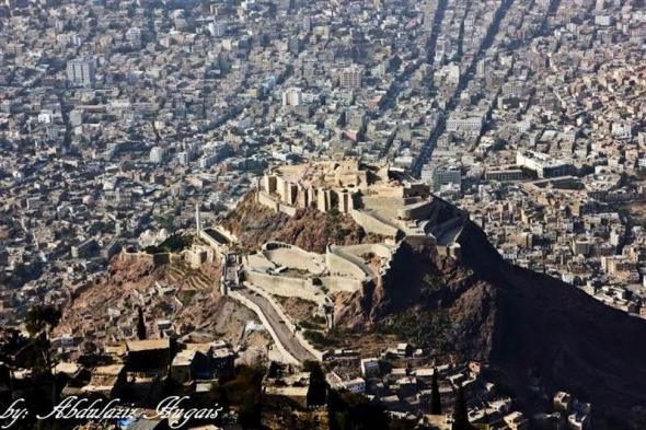 حارس يقتل مالك عمارة ويرمي جثته في خزان للمياه بتعز والسبب صادم؟!