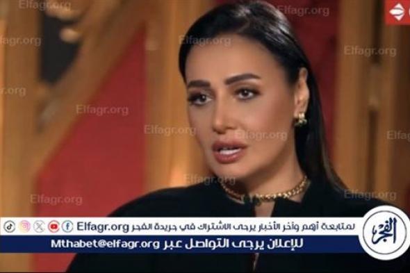 “هي الهداية بقت حجاب بس؟".. حلا شيحة تسخر من سؤال إحدى المتابعين